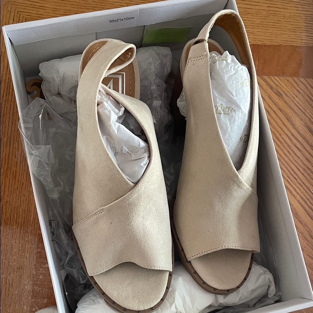 Elegant Cream Slingback Sandals
